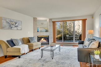 619 5th Ave W Unit 203, Seattle, WA 98119