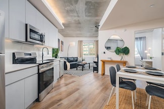 4720 3rd Ave Unit 413, Bronx, NY 10458