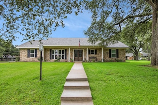 1906 12th St, Hempstead, TX 77445