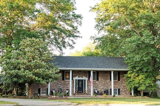 1111 W Northwood Cir, Bolivar, MO 65613