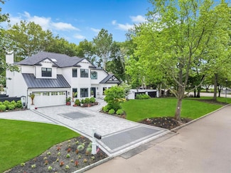 6 Premier Ct, Nesconset, NY 11767