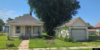 203 W 7th St, Davenport, NE 68335