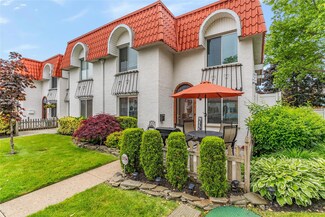 62 Alhambra Dr, Oceanside, NY 11572