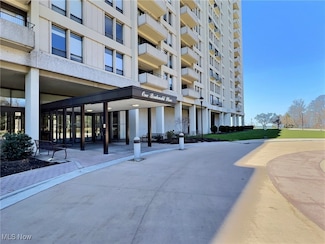1 Bratenahl Place Unit 1501, Bratenahl, OH 44108
