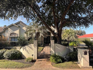 326 Regal Dr, Laredo, TX 78041