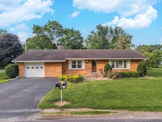 410 E Fifer St, Colfax, IL 61728