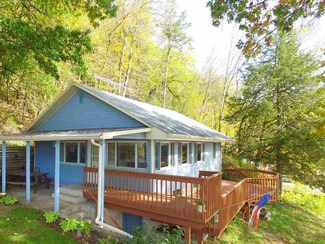 W10646 Tipperary Rd, Poynette, WI 53955