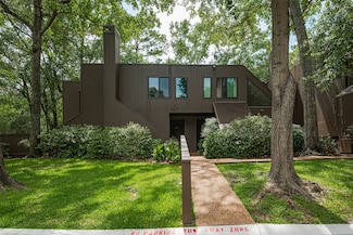 241 Litchfield Ln, Houston, TX 77024