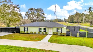 8600 W Knights Griffin Rd, Plant City, FL 33565