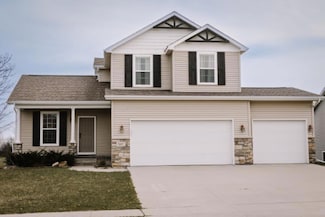3015 Timber Cove Dr, Cedar Falls, IA 50613