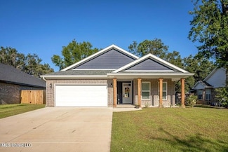 1605 S 9th St, Ocean Springs, MS 39564
