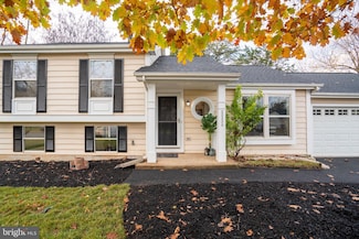 22220 Stablehouse Dr, Sterling, VA 20164