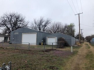 416 SW Oklahoma Ave, Mountain View, OK 73062