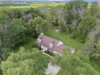 5 Hillcrest Heights Ln, Mount Vernon, IA 52314