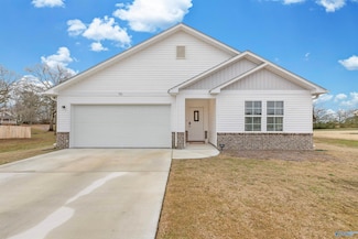 306 Pointer Dr, Albertville, AL 35950