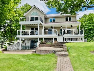 3018 W Runyan Dr, Lake Odessa, MI 48849