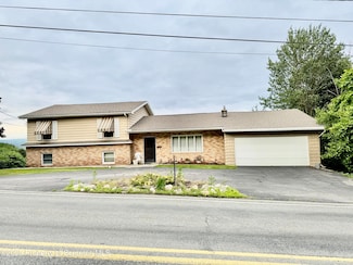 1614 Scott Rd, Blakely, PA 18447