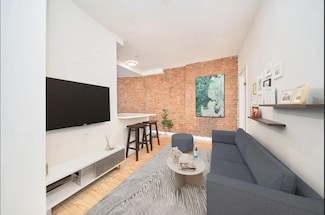 313 E 95th St Unit 23, New York, NY 10128