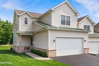 4001 Austen Close, Moosic, PA 18507