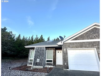 146 28th St NW, Long Beach, WA 98631