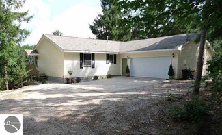 11888 Oakley Rd, Honor, MI 49640