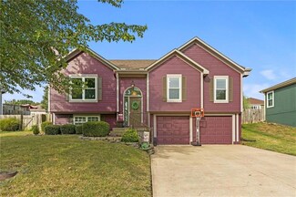937 SE Kingscross Rd, Blue Springs, MO 64014