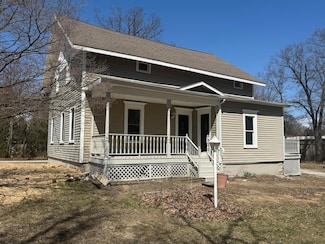42 S 6th Ave, Fruitport, MI 49415
