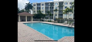 3600 Oaks Clubhouse Dr, Pompano Beach, FL 33069