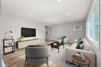 110 W Montrose Ave, Hemet, CA 92543