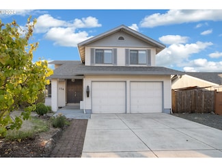 374 71st St, Springfield, OR 97478