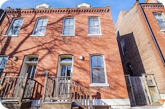 2211 Menard St, Saint Louis, MO 63104