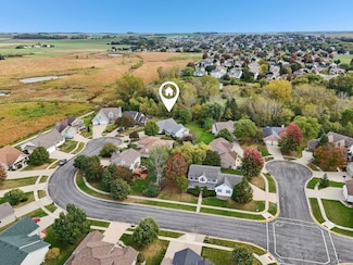 919 Lochmoore Dr, Waunakee, WI 53597