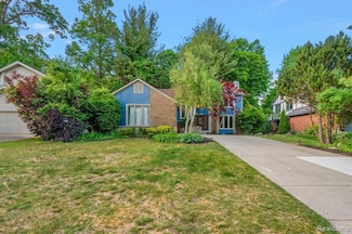 2696 Cedar Key Dr, Lake Orion, MI 48360