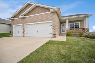 706 Dogwood Ln, Norwalk, IA 50211