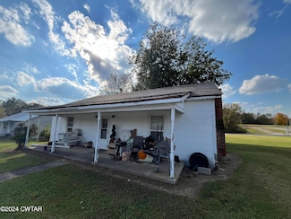 52 S Pleasant St, Decaturville, TN 38329