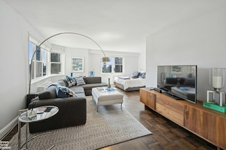 300 E 40th St Unit 24H, New York, NY 10016