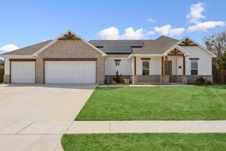 417 N College St, Pilot Point, TX 76258