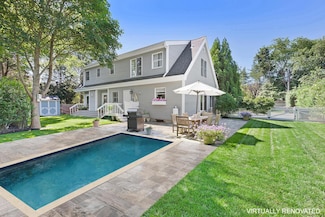 91 Howell St, Southampton, NY 11968