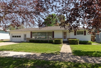 505 1st St SE, Hayfield, MN 55940