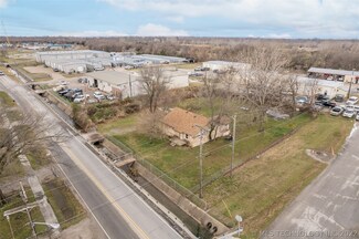 302 S Main St, Owasso, OK 74055