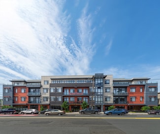 400 Mystic Ave Unit 304, Somerville, MA 02145