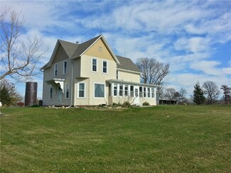 7630 11th Avenue Dr, Belle Plaine, IA 52208