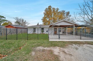 107 Arnett Ln, Houston, TX 77037