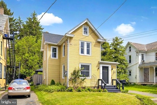 39 W Cottage Ave, Millersville, PA 17551