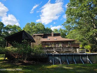 125 Batzel Dr, Cresco, PA 18326