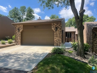 4611 S Duluth Ave, Sioux Falls, SD 57105