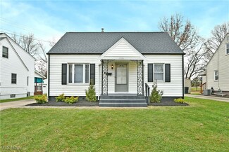 1701 Beechwood St NE, Warren, OH 44483