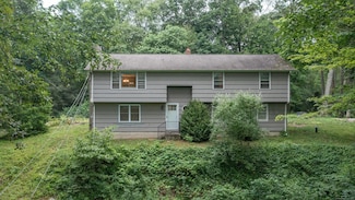 16 Skidmore Ln, Sandy Hook, CT 06482