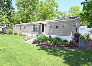 82 Great Hill Dr, West Wareham, MA 02576