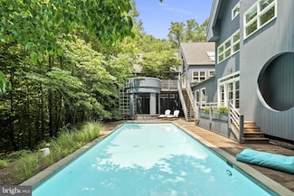 166 River Park Dr, Great Falls, VA 22066